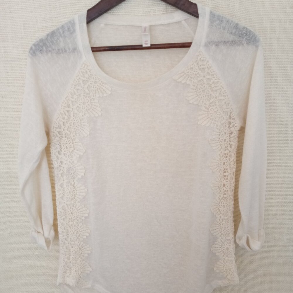 Xhilaration Lace High Low Quarter Sleeve Top